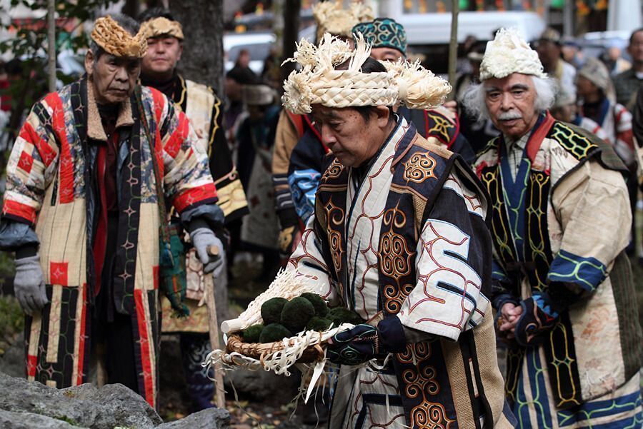 Suku Ainu melaksanakan tradisi tahunan dalam festival Marimo sebagai rasa syukur atas alam. Foto : tsunagujapan.com